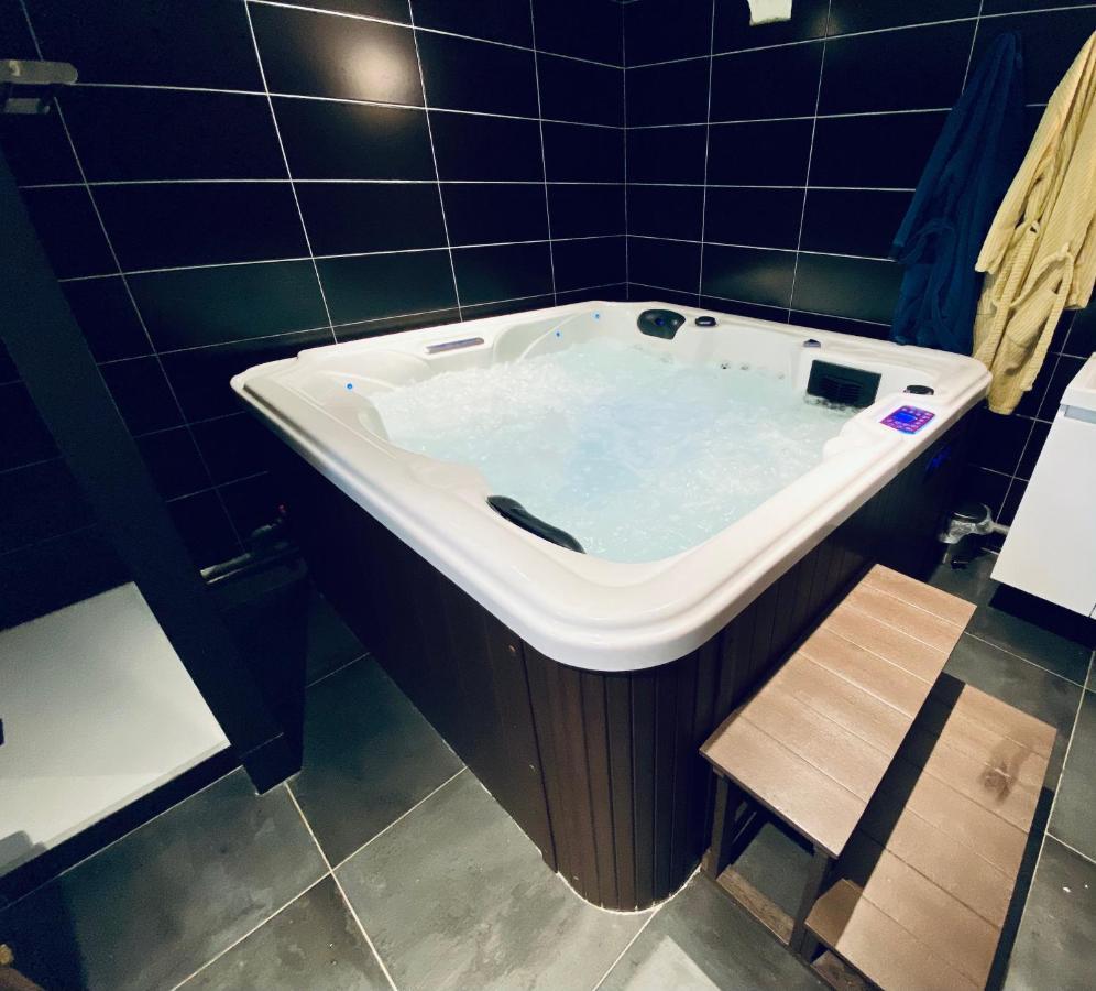 Escapade Romantique - Jacuzzi Et Parking Prive - 002 Apartamento Ruão Exterior foto